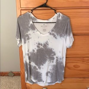 American Eagle gray and white tie-dye top